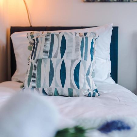 Bright 2-Bed Cottage In Chester By 53 Degrees Property, Ideal For Couples & Small Groups, City Centre - Sleeps 6 Eksteriør billede