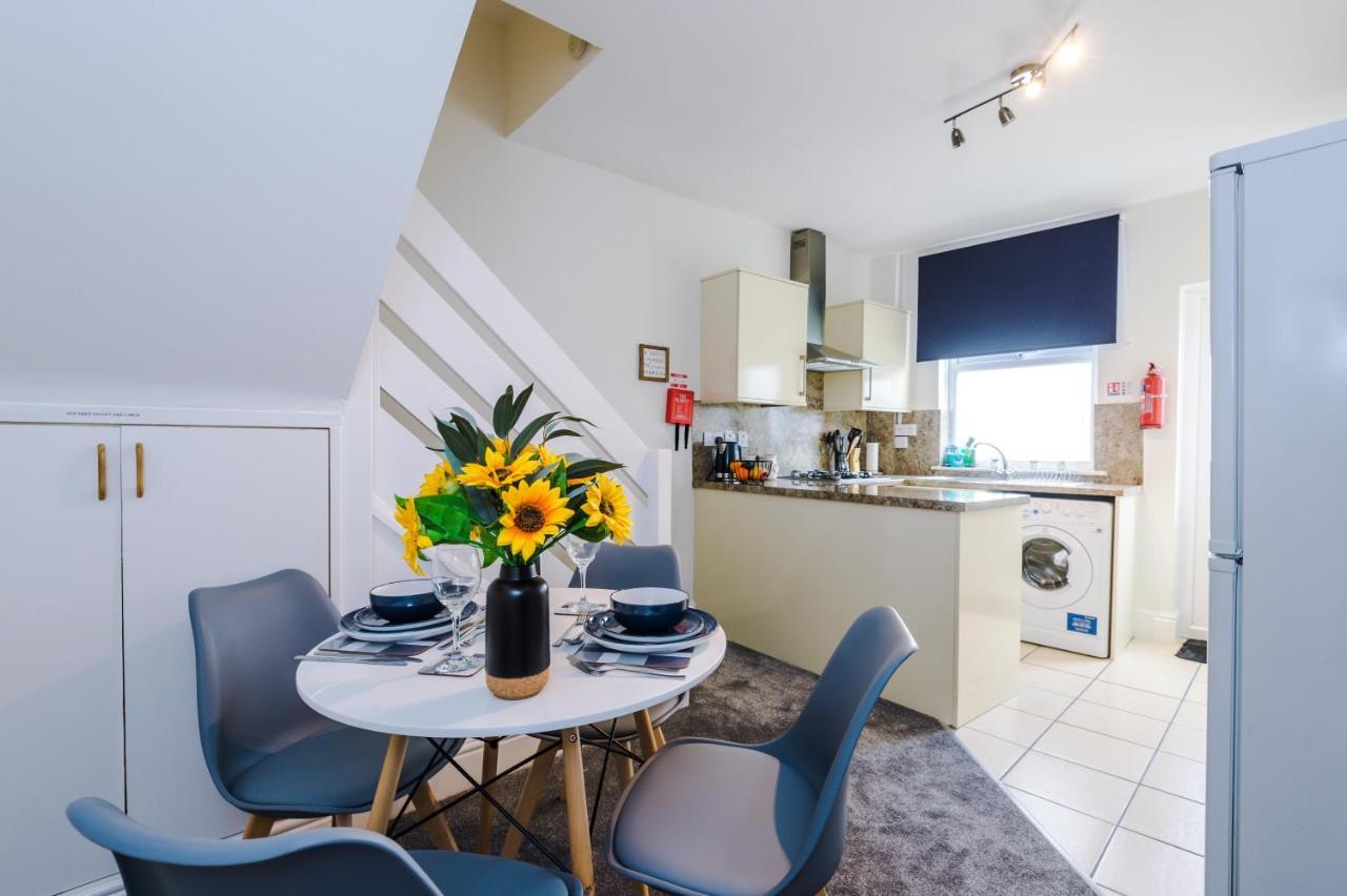 Bright 2-Bed Cottage In Chester By 53 Degrees Property, Ideal For Couples & Small Groups, City Centre - Sleeps 6 Eksteriør billede