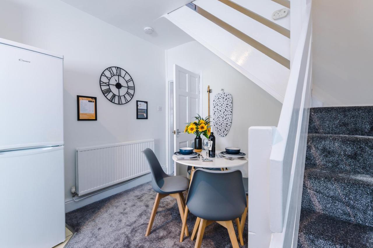 Bright 2-Bed Cottage In Chester By 53 Degrees Property, Ideal For Couples & Small Groups, City Centre - Sleeps 6 Eksteriør billede