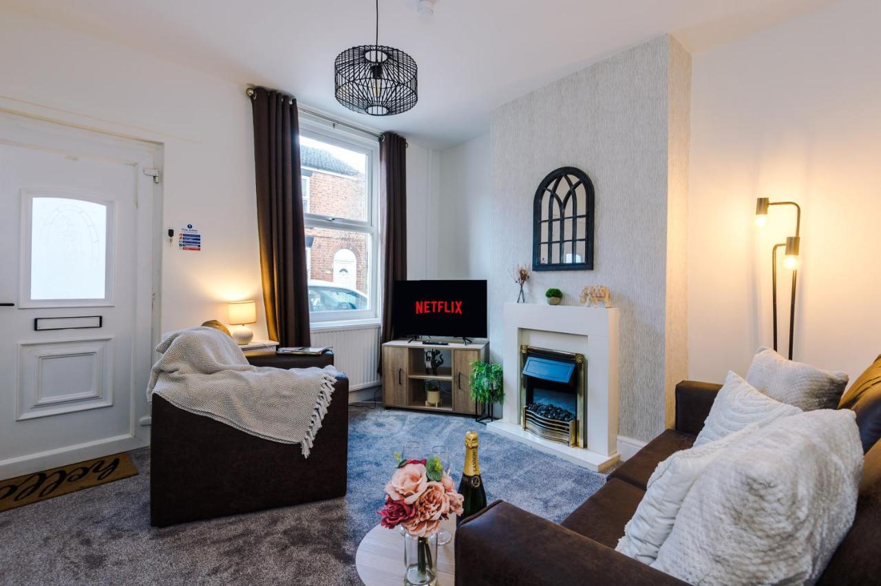 Bright 2-Bed Cottage In Chester By 53 Degrees Property, Ideal For Couples & Small Groups, City Centre - Sleeps 6 Eksteriør billede