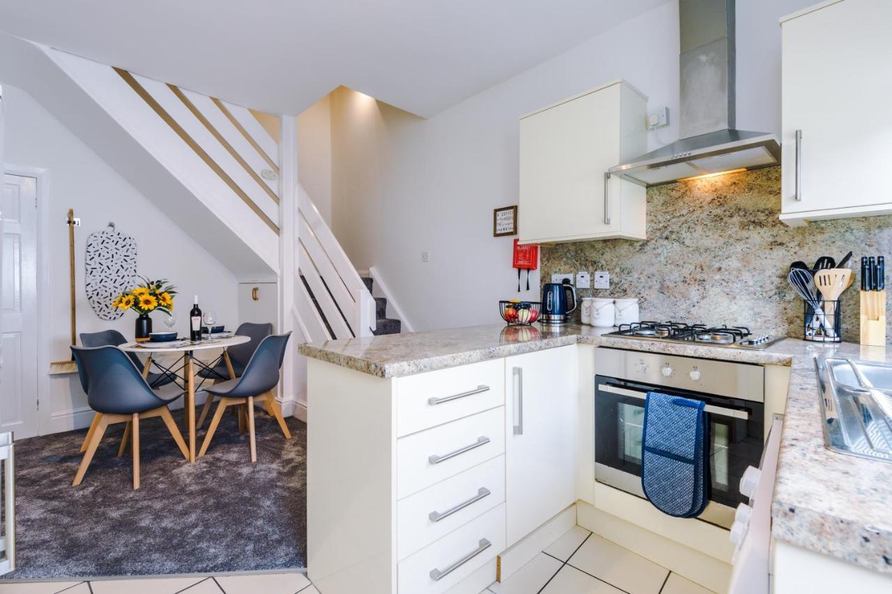 Bright 2-Bed Cottage In Chester By 53 Degrees Property, Ideal For Couples & Small Groups, City Centre - Sleeps 6 Eksteriør billede